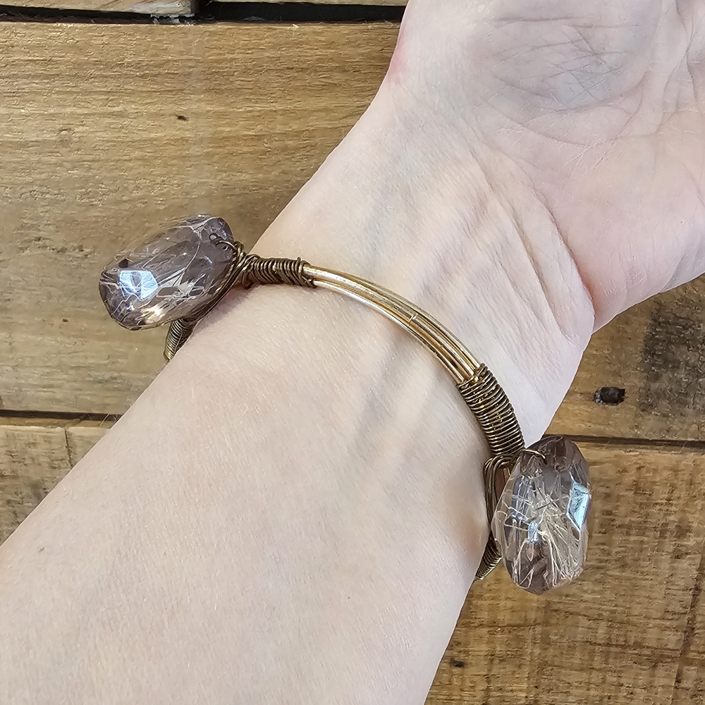 Goldtone wire bangle with faceted fiber filled grey beads - Picture 3 of 5